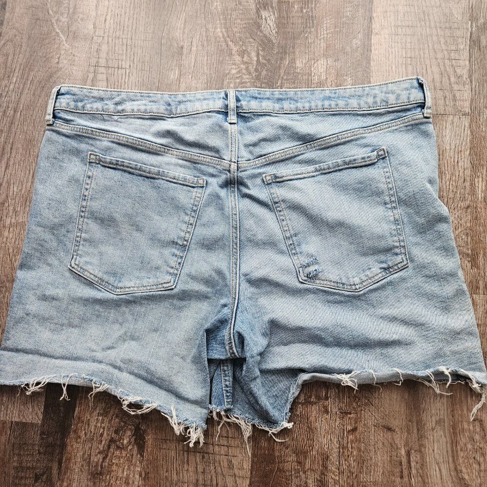 Old Navy Mid-Rise OG Loose Short - Picture 3 of 3